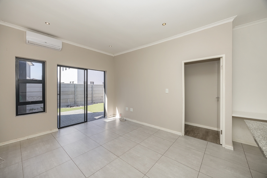 2 Bedroom Property for Sale in Parklands North Western Cape